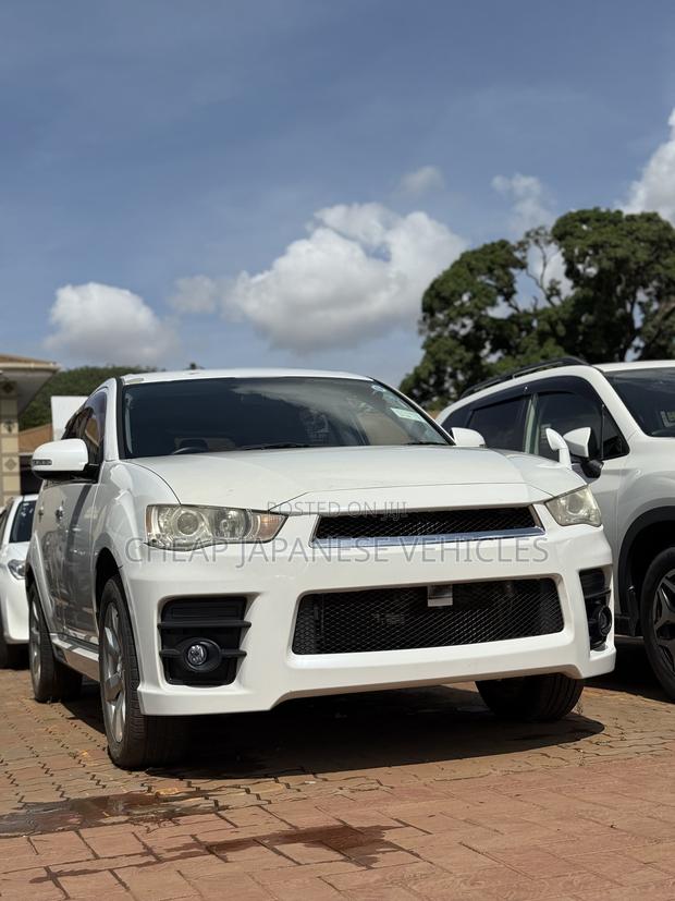 Mitsubishi Outlander 2012 White