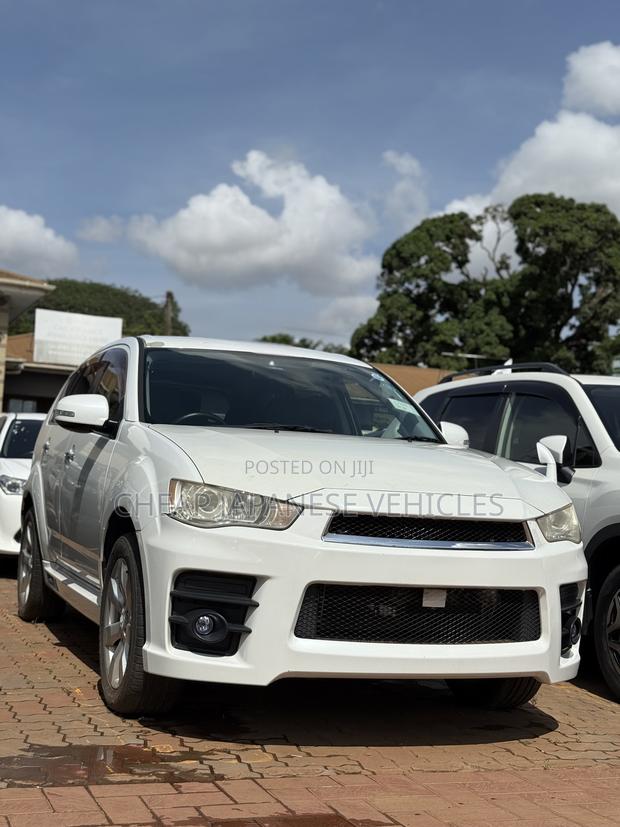 Mitsubishi Outlander 2012 White