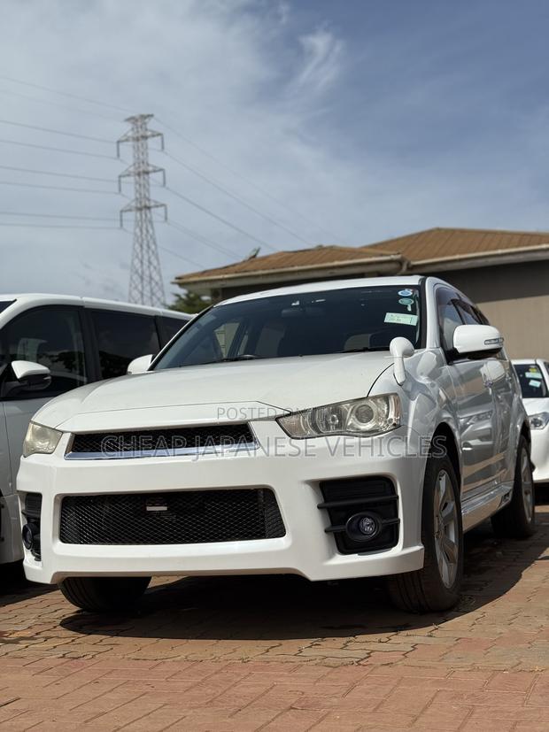 Mitsubishi Outlander 2012 White