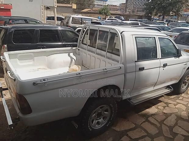 Mitsubishi L200 2004 White