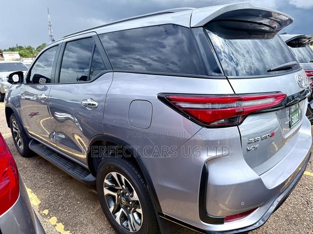 Toyota Fortuner 2.8 D AWD 2023 Silver