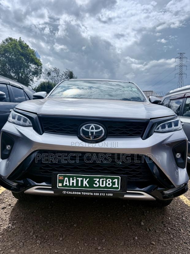 Toyota Fortuner 2.8 D AWD 2023 Silver