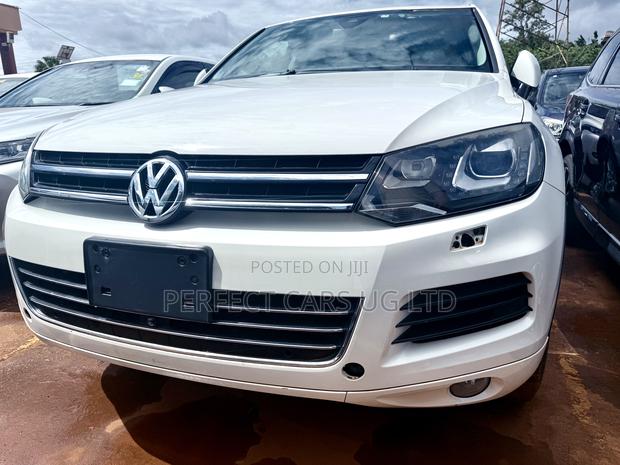 Volkswagen Touareg VR6 Lux 2011 Off white