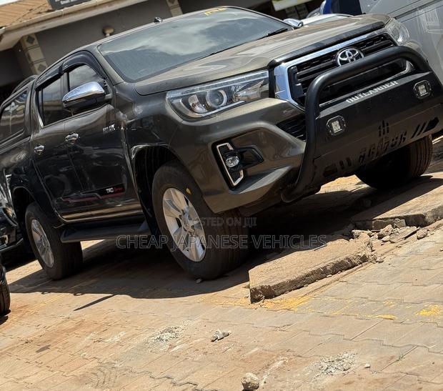 Toyota Hilux Revo Double Cab Deisel 2.8 AWD 2019 Gray
