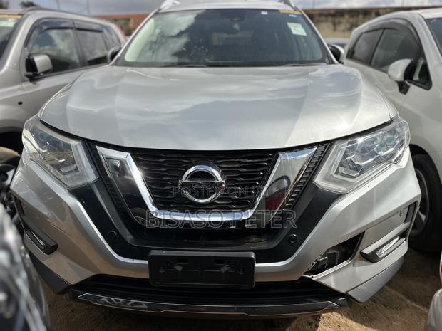 Nissan X-Trail 2.0 Petrol FWD 2017 Silver