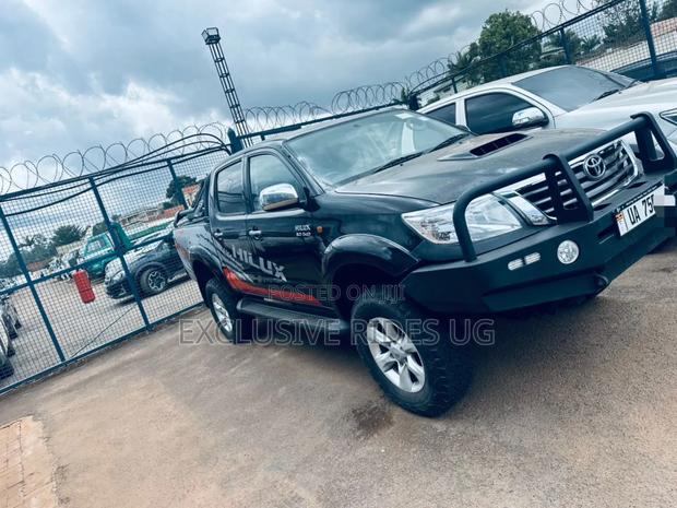 Toyota Hilux SR5 4x4 2013 Black