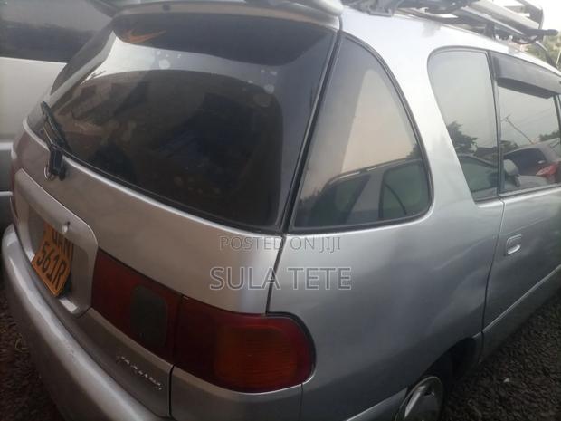Toyota Ipsum 1999 Silver