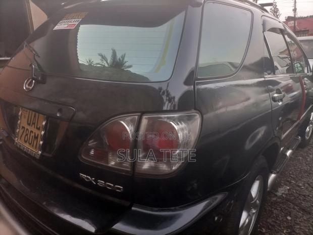 Toyota Harrier 3.0 V6 1998 Black