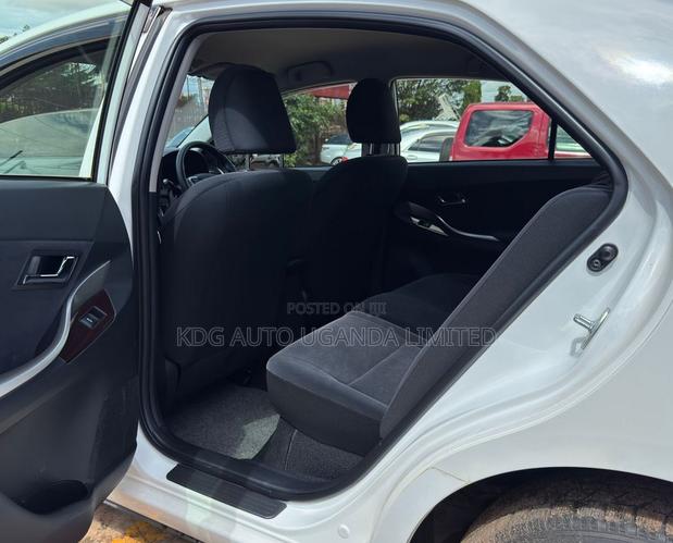 Toyota Premio 1.8 FWD 2016 White