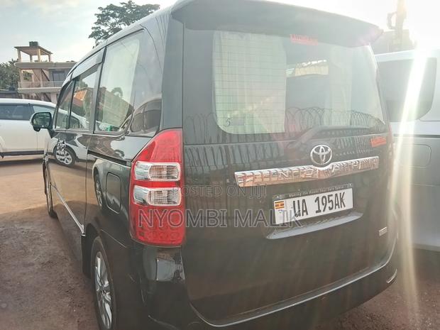 Toyota Noah 2011 Black