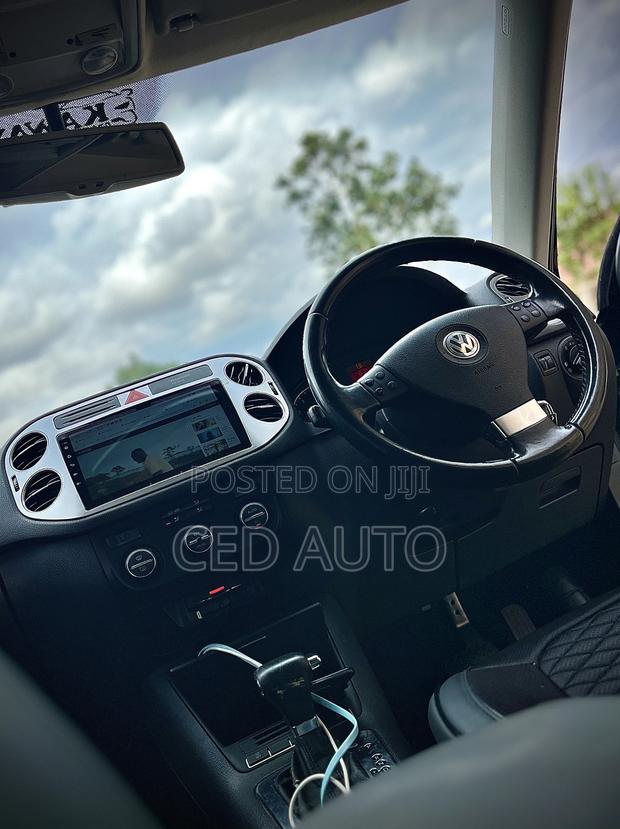 Volkswagen Tiguan 2010 Black