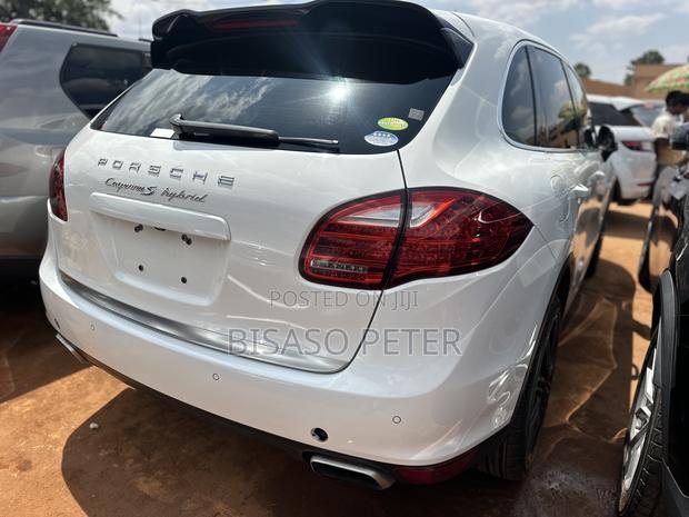 Porsche Cayenne S Hybrid 2012 White