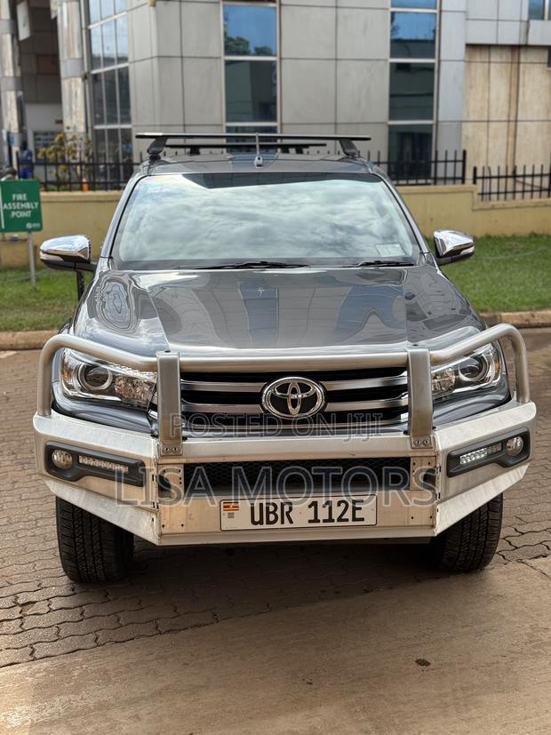 Toyota Hilux 2016 Gray