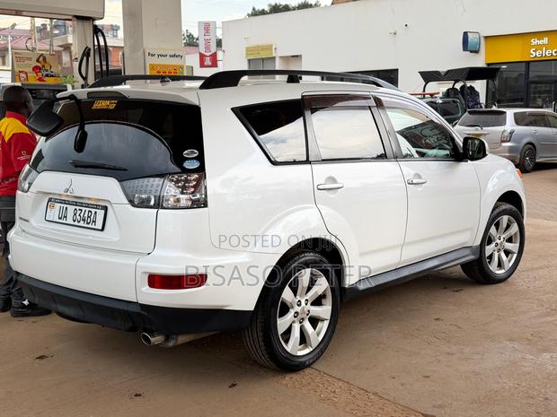 Mitsubishi Outlander 2010 White