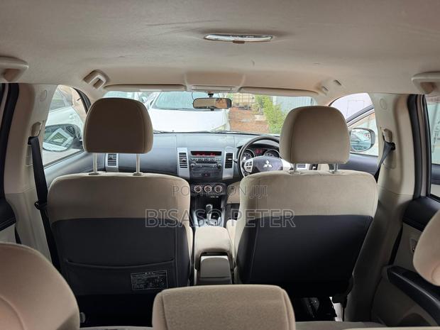 Mitsubishi Outlander 2010 White