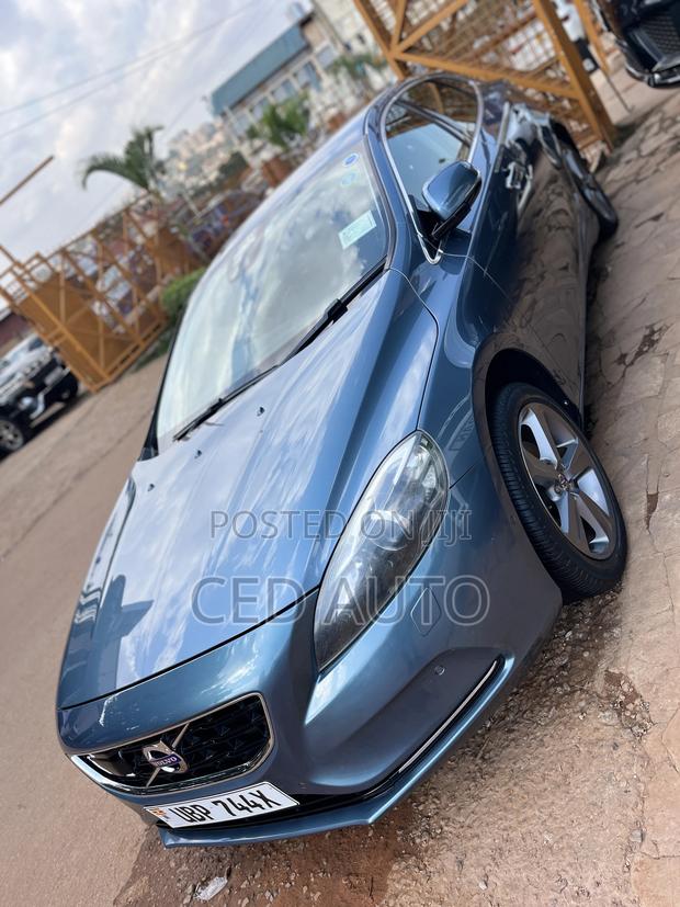 Volvo V40 2015 Blue