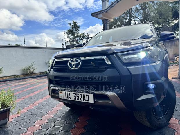 Toyota Hilux Revo Double Cab Deisel 2.8 AWD 2017 Gray
