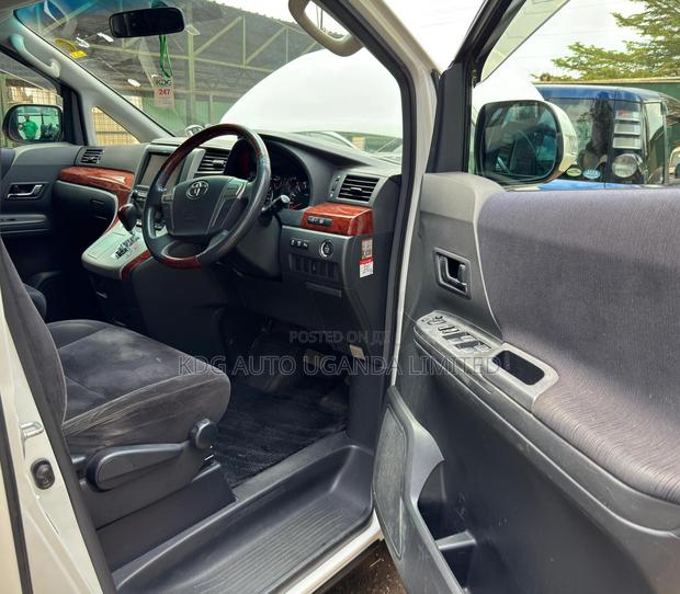 Toyota Vellfire 2009 White