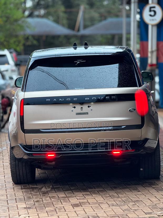 Land Rover Range Rover Vogue 2023 Gold