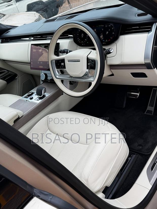 Land Rover Range Rover Vogue 2023 Gold