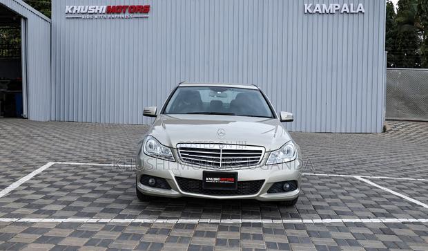 Mercedes-Benz C200 2012 Beige