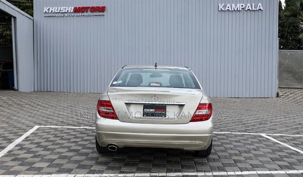 Mercedes-Benz C200 2012 Beige