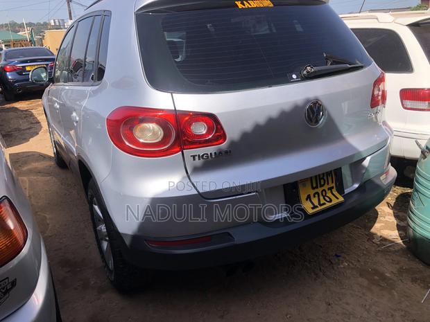 Volkswagen Tiguan 2010 Silver