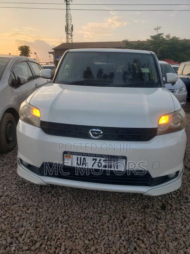 Toyota Corolla Rumion Hatchback 1.8 AWD 2012 White