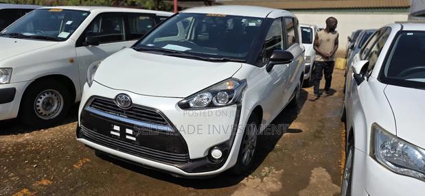 Toyota Sienta 2017 White