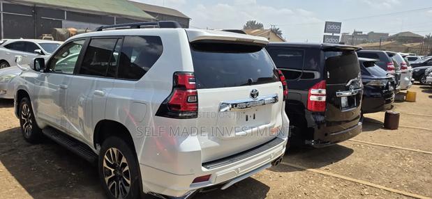 Toyota Land Cruiser Prado 2019 White