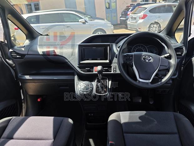 Toyota Noah 2.0 AWD (8 Seater) 2018 Silver
