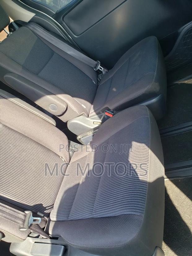 Toyota Noah 2.0 AWD (8 Seater) 2018 Silver