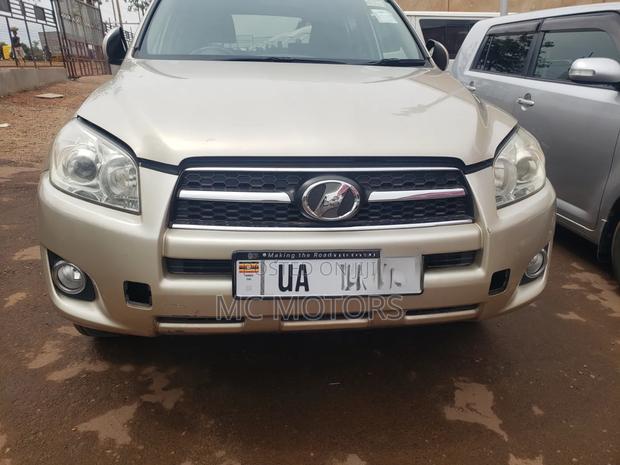 Toyota RAV4 2.5 2011 Gold