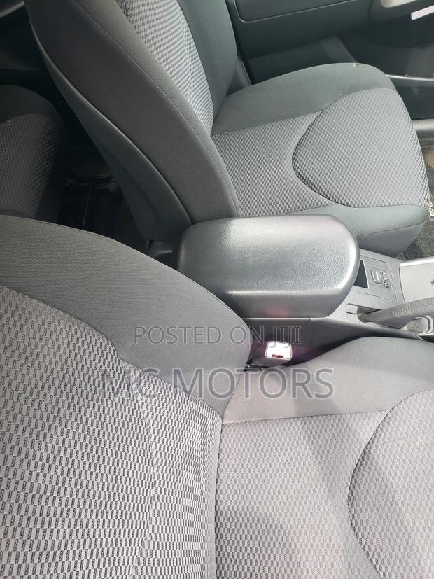 Toyota RAV4 2.5 2011 Gold