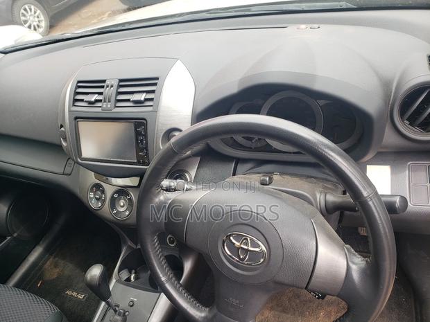 Toyota RAV4 2.5 2011 Gold