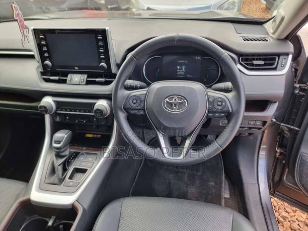 Toyota RAV4 2022 Gray