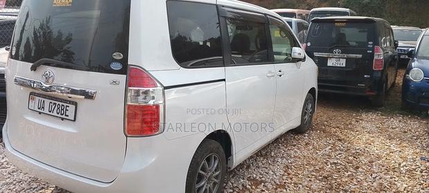 Toyota Noah 2010 White