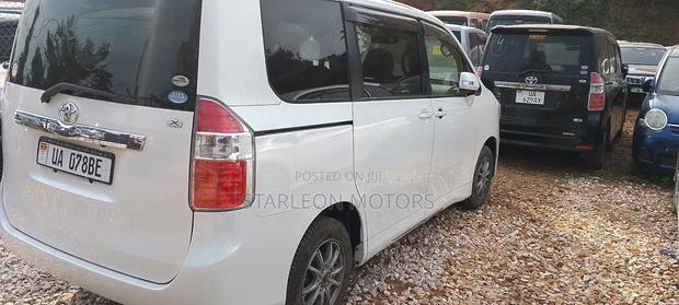 Toyota Noah 2010 White