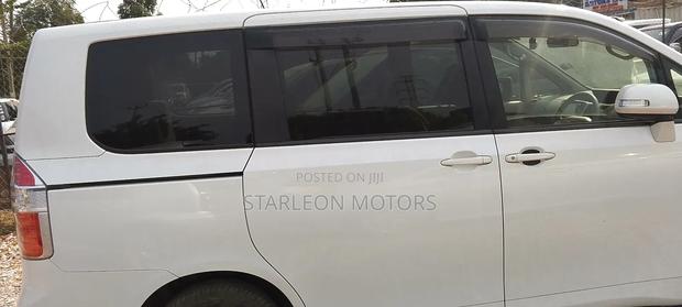 Toyota Noah 2010 White