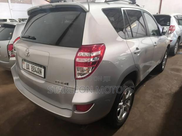 Toyota RAV4 2010 Silver