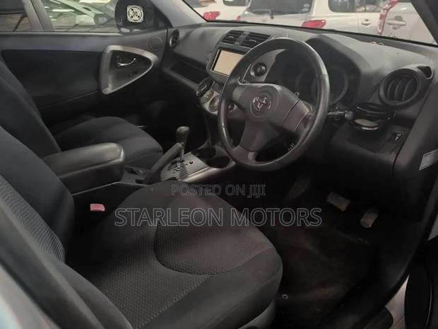 Toyota RAV4 2010 Silver
