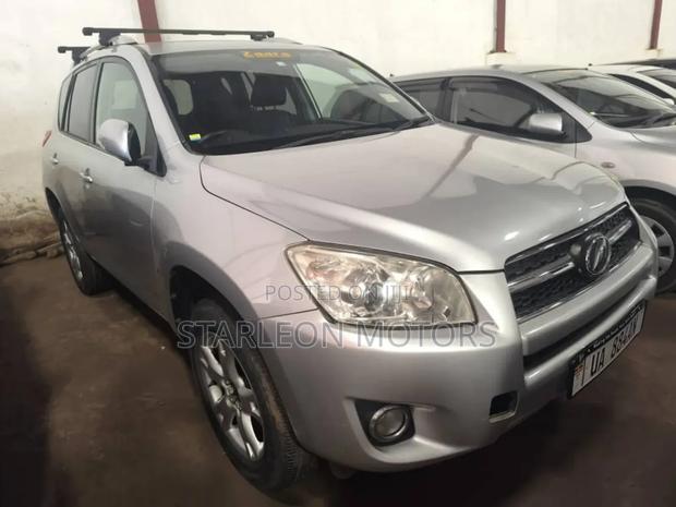 Toyota RAV4 2010 Silver