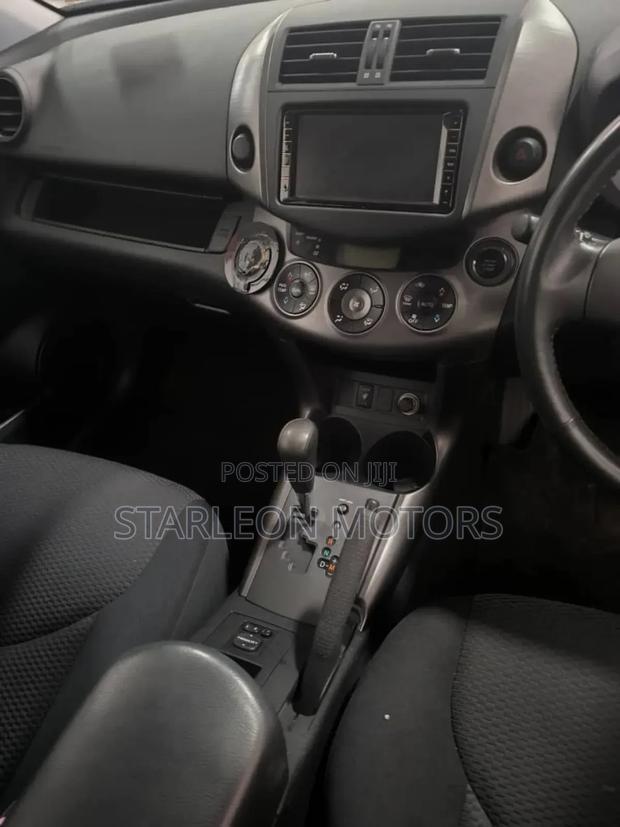 Toyota RAV4 2010 Silver