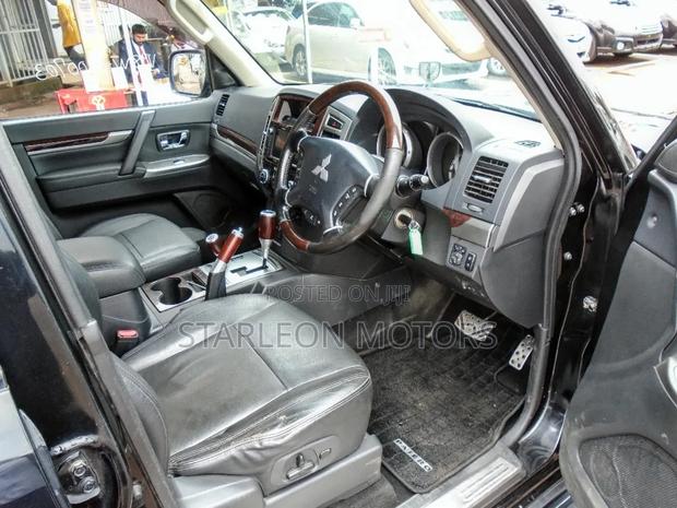 Mitsubishi Pajero 2012 Pearl