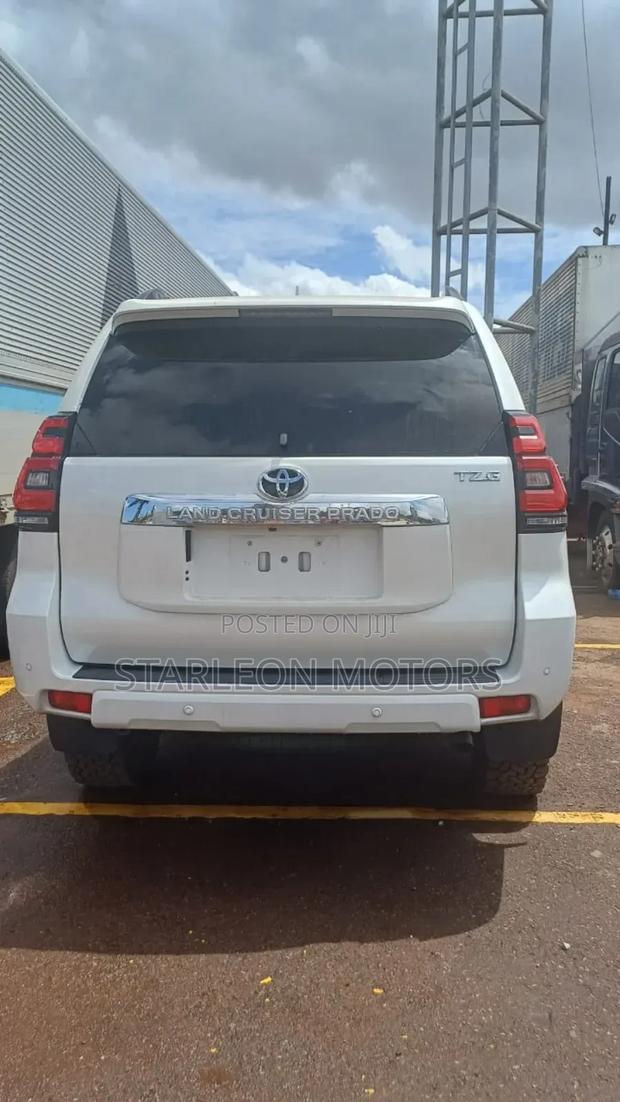 Toyota Land Cruiser Prado 2017 White