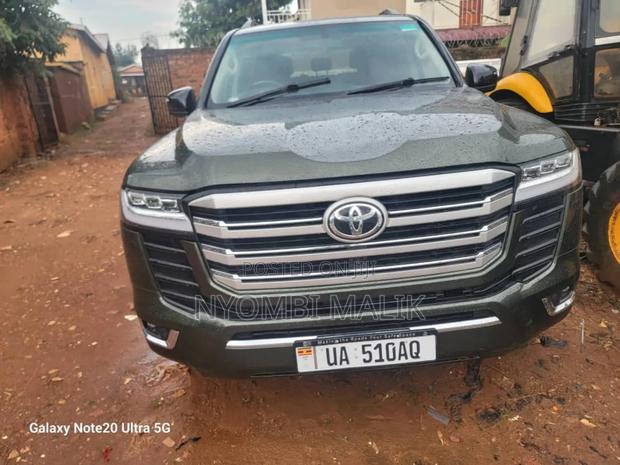 Toyota Land Cruiser 2014 Green