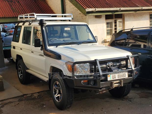 Toyota Land Cruiser 2016 White