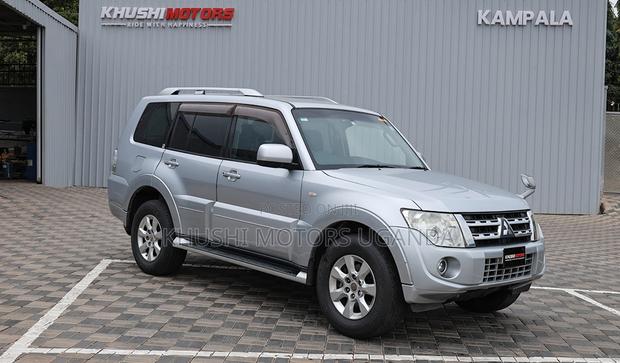 Mitsubishi Pajero 2012 Silver
