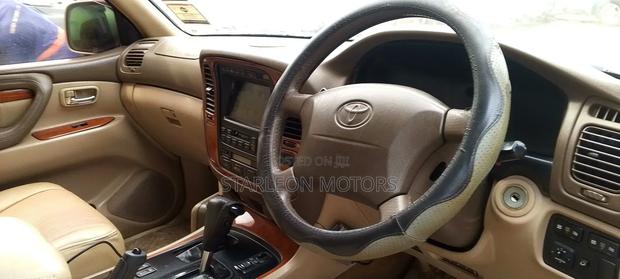 Toyota Land Cruiser Cygnus 4.7 1999 Gold