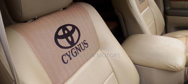 Toyota Land Cruiser Cygnus 4.7 1999 Gold